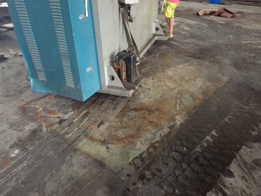 大型液壓沖床裝車施工作業(yè)