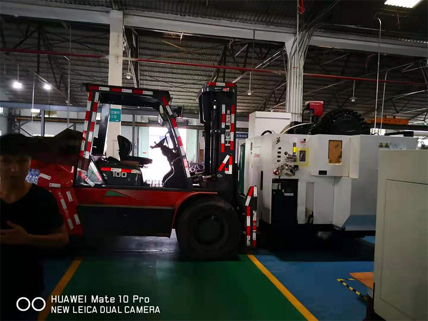 汽車(chē)配件模具制造廠(chǎng)18臺(tái)大型設(shè)備，僅用2天完成工廠(chǎng)設(shè)備搬遷